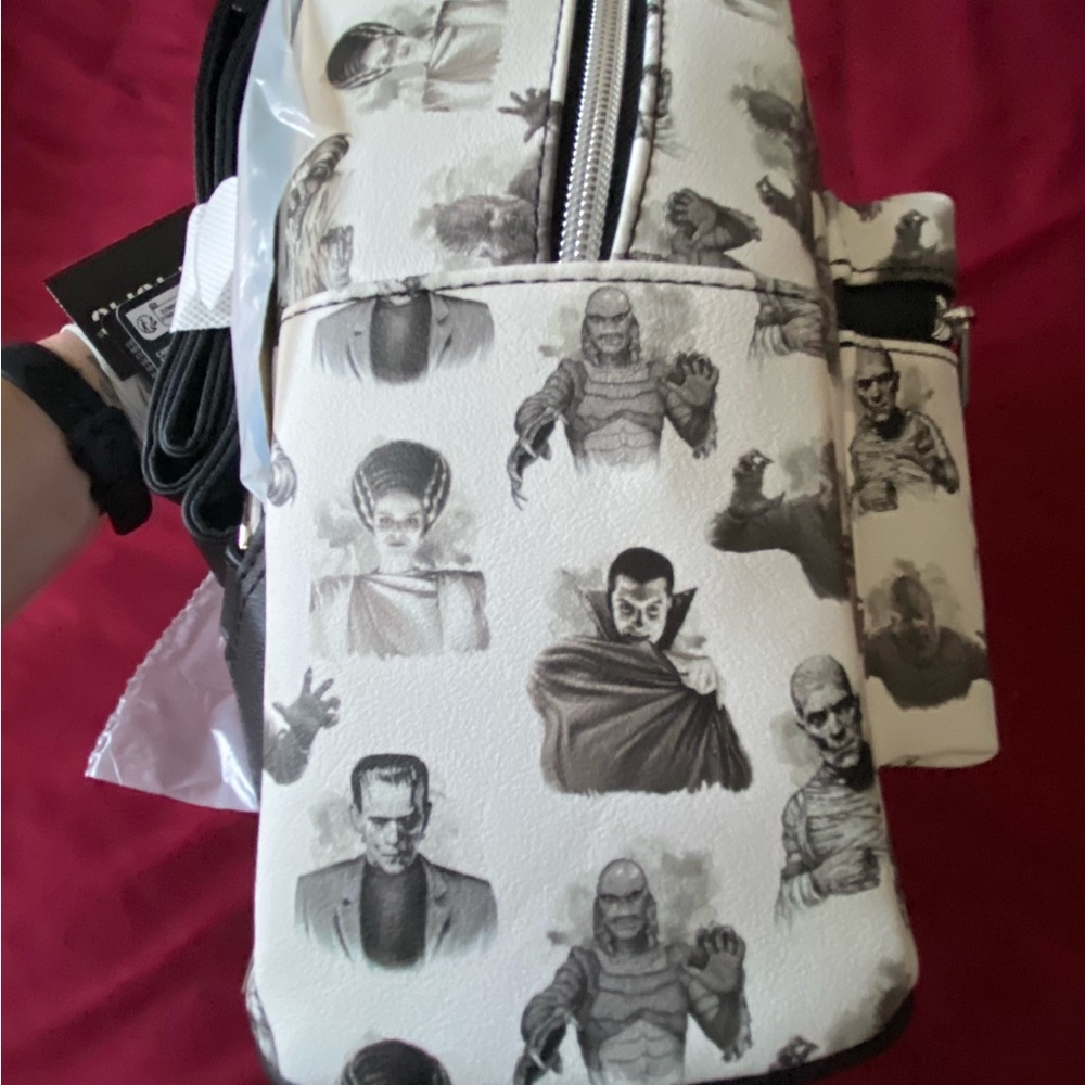 🧛🏻‍♂️ UNIVERSAL MONSTERS ICONS 🧛🏻‍♀️ LOUNGEFLY MINI BACKPACK - Picture 10 of 13